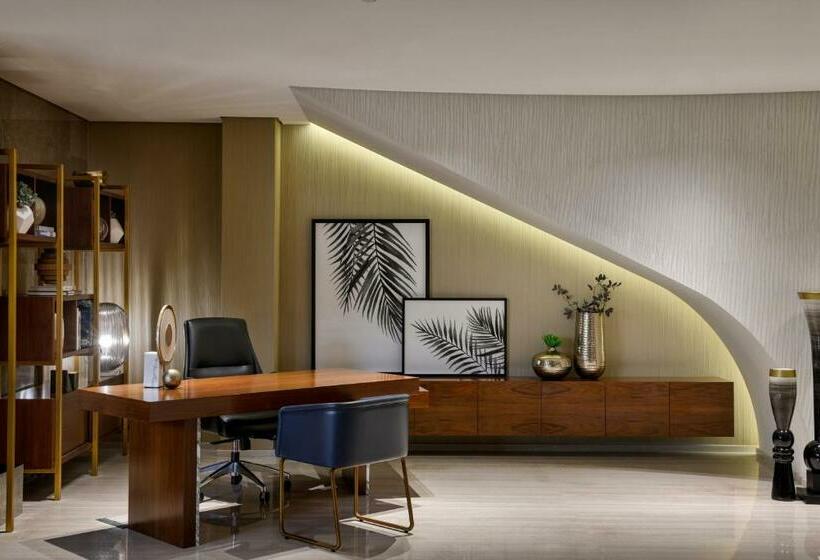 سوئیت رویال, Le Méridien Dubai Hotel & Conference Centre