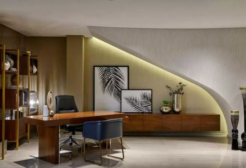 سوئیت رویال, Le Méridien Dubai Hotel & Conference Centre