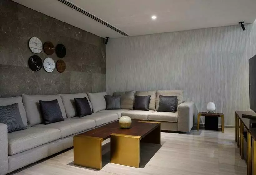 سوئیت رویال, Le Méridien Dubai Hotel & Conference Centre