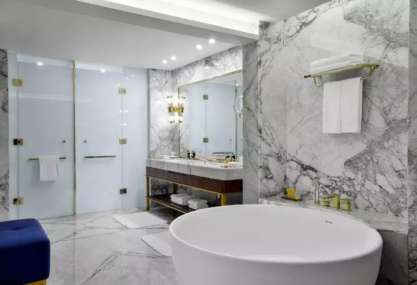 سوئیت رویال, Le Méridien Dubai Hotel & Conference Centre