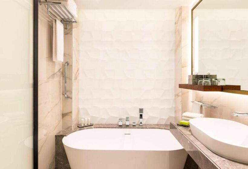 اتاق لوکس با چشمانداز باغ, Le Méridien Dubai Hotel & Conference Centre