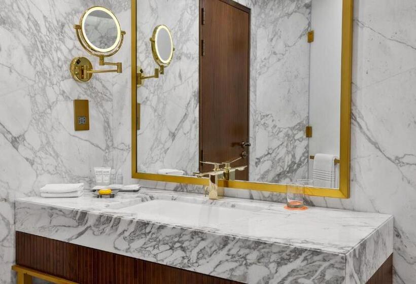 سوئیت رویال, Le Méridien Dubai Hotel & Conference Centre