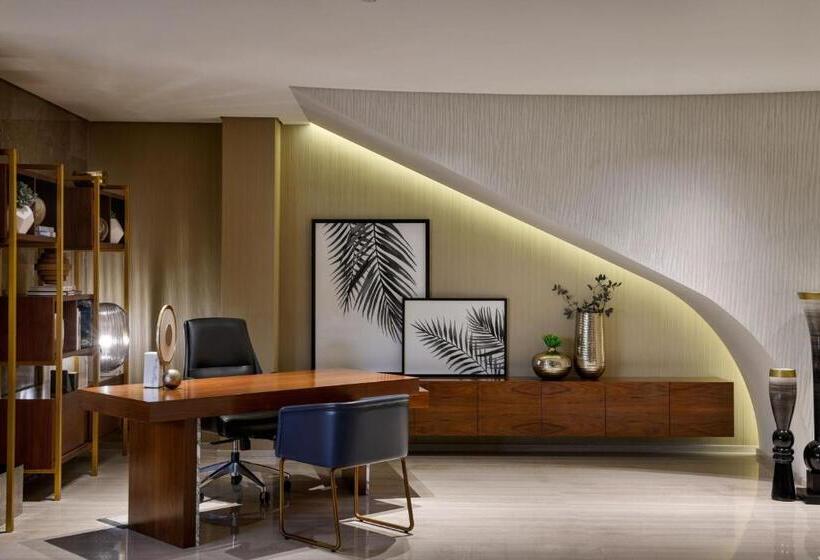 سوئیت رویال, Le Méridien Dubai Hotel & Conference Centre