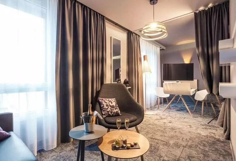 سوئیت جونیور پرستیژ, Mercure La Roche Sur Yon
