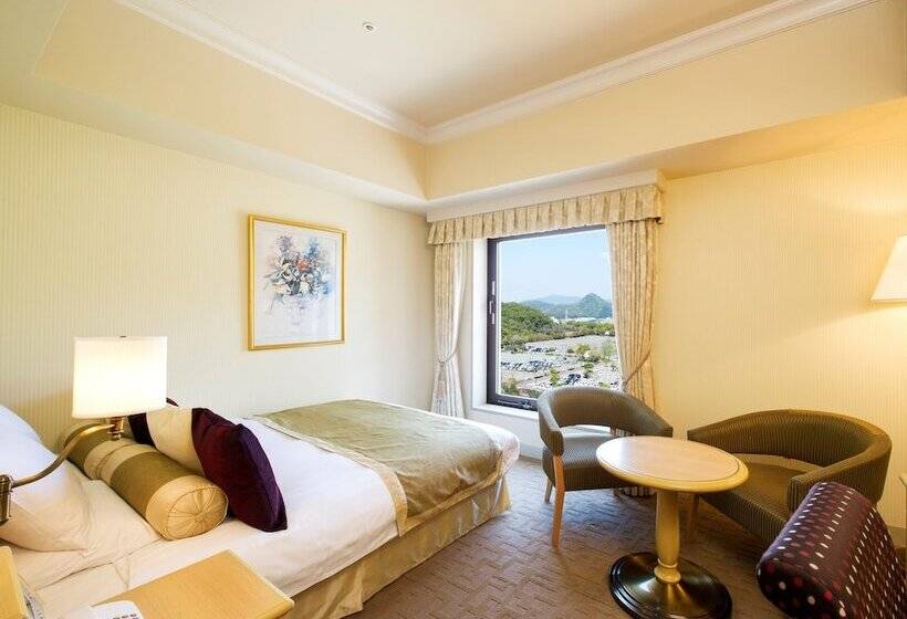 اتاق اکونومی, Okura Jr Huis Ten Bosch