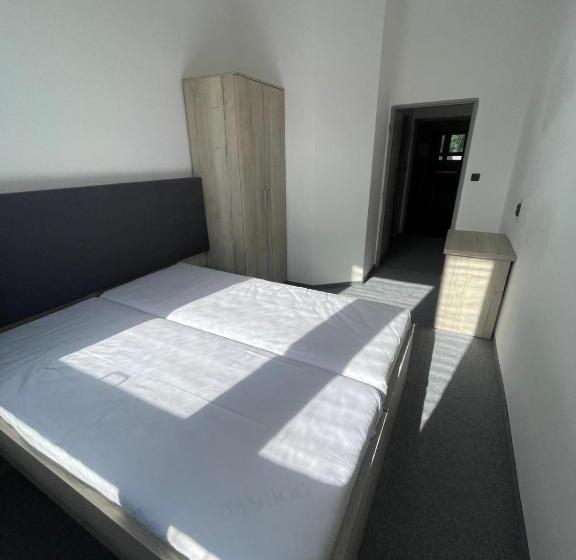 חדר סטנדרט, Stadion Hradec Králové