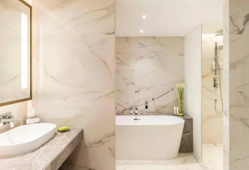 سوییت لوکس, Le Méridien Dubai Hotel & Conference Centre