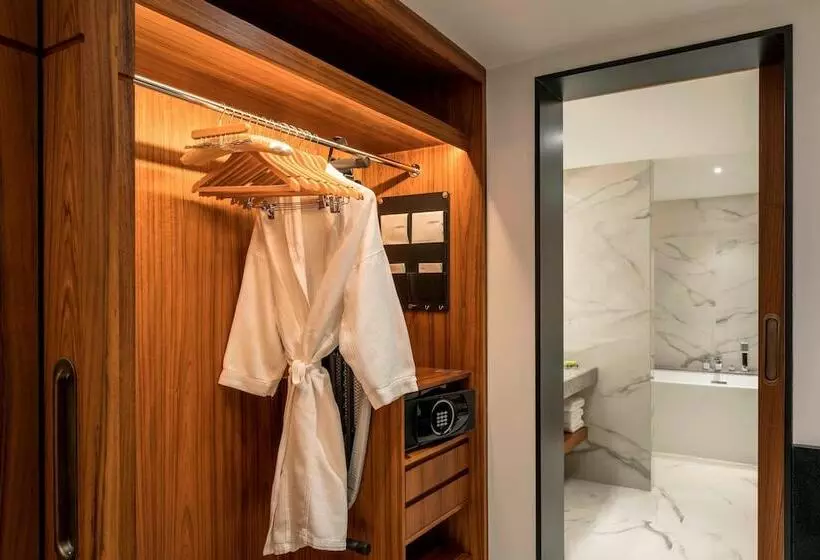 سوییت لوکس, Le Méridien Dubai Hotel & Conference Centre