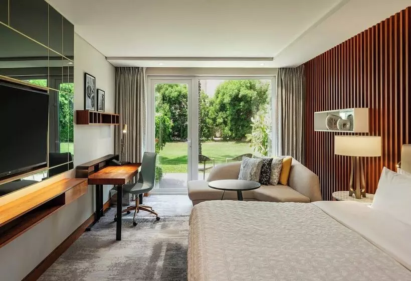 اتاق لوکس با چشم‌انداز باغ, Le Méridien Dubai Hotel & Conference Centre