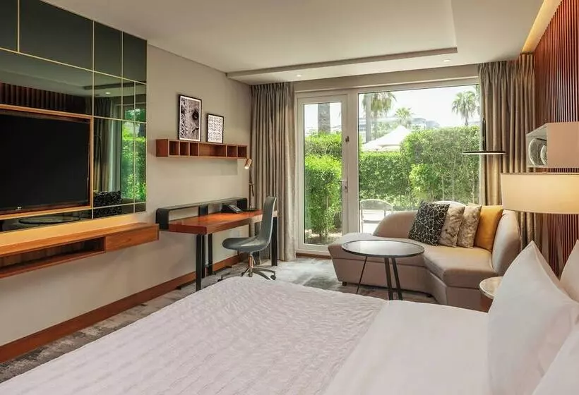 اتاق لوکس با چشم‌انداز باغ, Le Méridien Dubai Hotel & Conference Centre