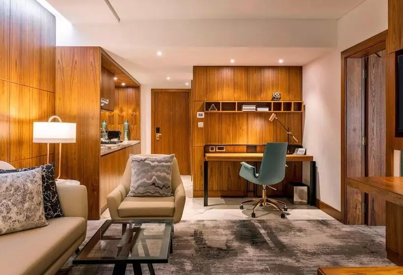 سوییت لوکس, Le Méridien Dubai Hotel & Conference Centre