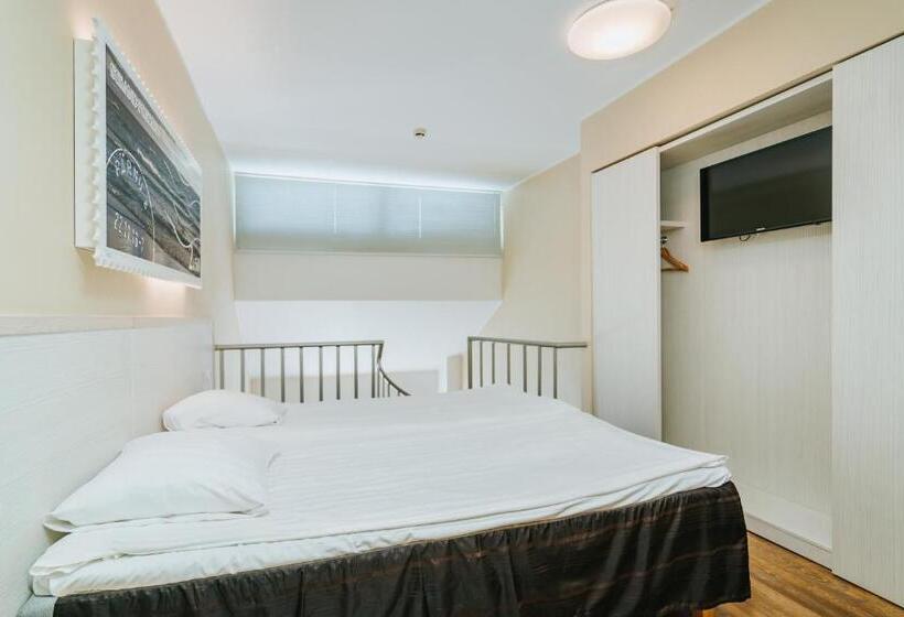 سوییت جونیور, Hestia Hotel Strand