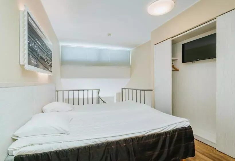 سوییت جونیور, Hestia Hotel Strand