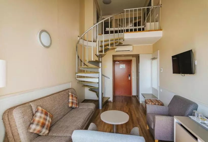 سوییت جونیور, Hestia Hotel Strand