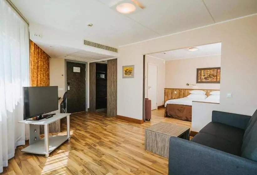 سوییت, Hestia Hotel Strand