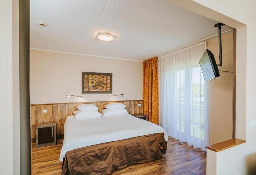 سوییت, Hestia Hotel Strand