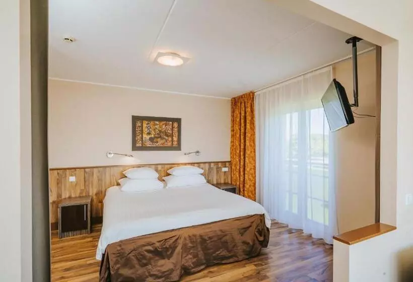 سوییت, Hestia Hotel Strand