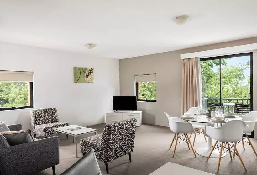 2 Bedroom Premium Apartment, Breakfree Adelaide
