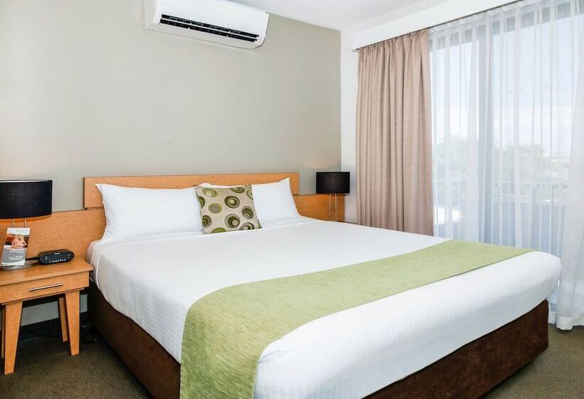 استودیوی استاندارد, Breakfree Adelaide