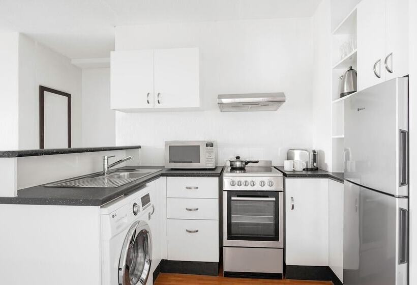 Семейный Номер, Breakfree Adelaide