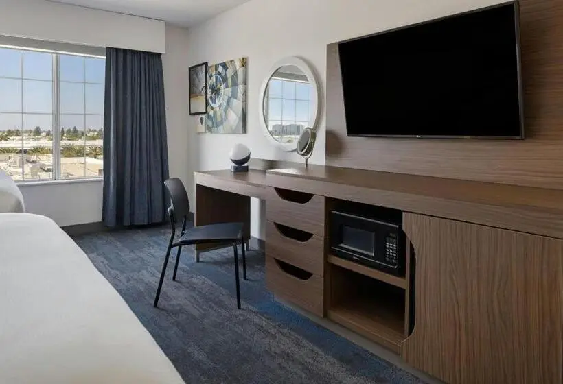 اتاق استاندارد با تخت دو نفره بزرگ برای معلولان, City Express by Marriott Santa Ana/Orange County Airport