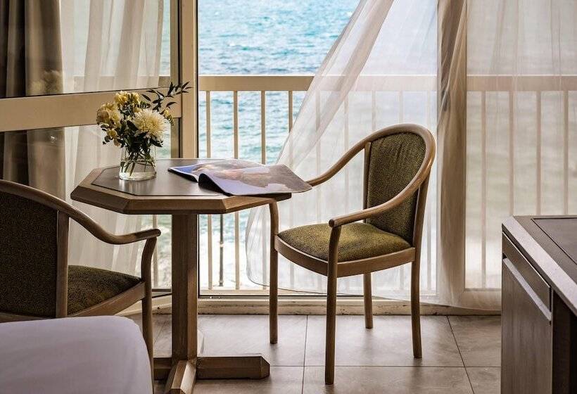 اتاق استاندارد با چشم‌انداز دریا, The Diplomat