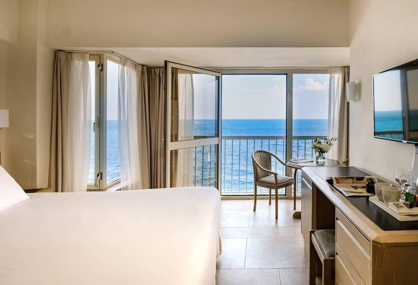 اتاق استاندارد با چشم‌انداز دریا, The Diplomat