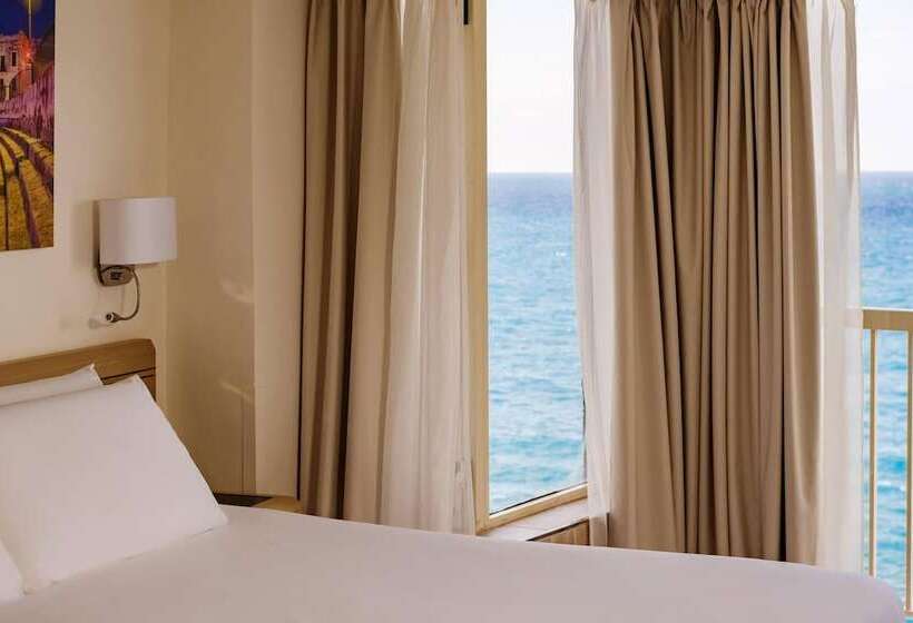 اتاق استاندارد با چشم‌انداز دریا, The Diplomat