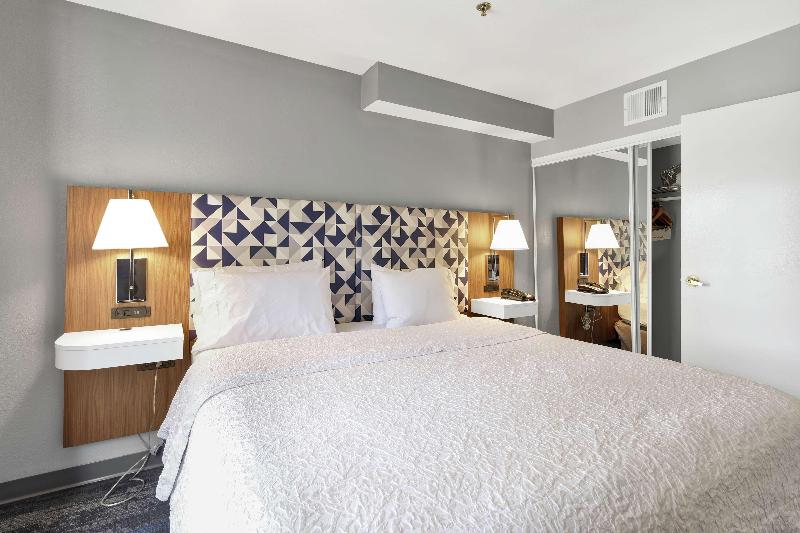 מיטת קינג בסוויטה, Hampton Inn And Suites Santa Ana/orange County Airport