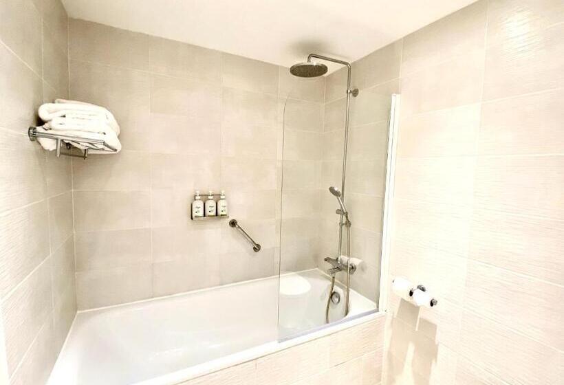 带大床的行政房间, Holiday Inn Calais Coquelles, An Ihg