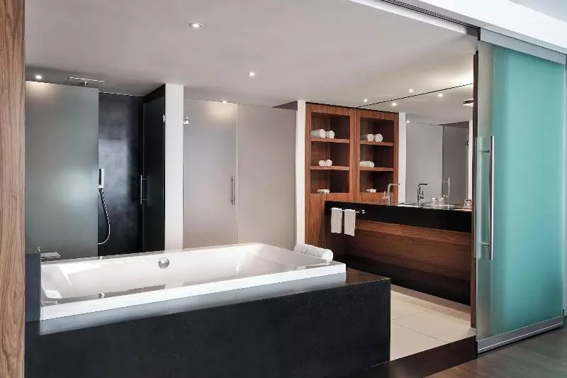 سوئیت با تخت بزرگ, Le Méridien Nouméa Resort & Spa