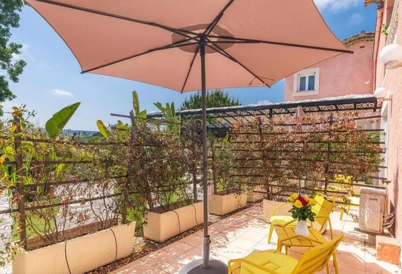 اتاق لوکس, Les Bastides Saint Paul