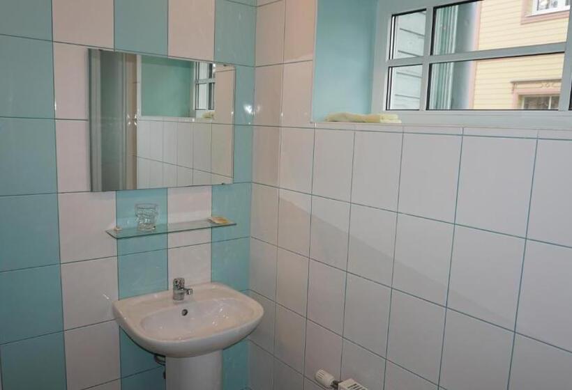 اتاق استاندارد, Majori Guesthouse