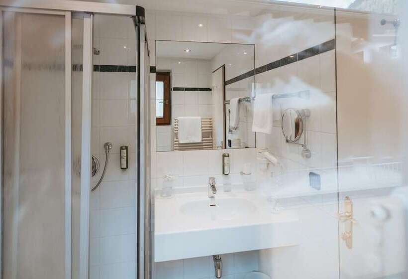 스탠다드 싱글 룸, Manni Das