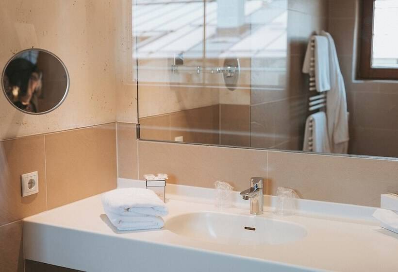 디럭스 스튜디오, Manni Das