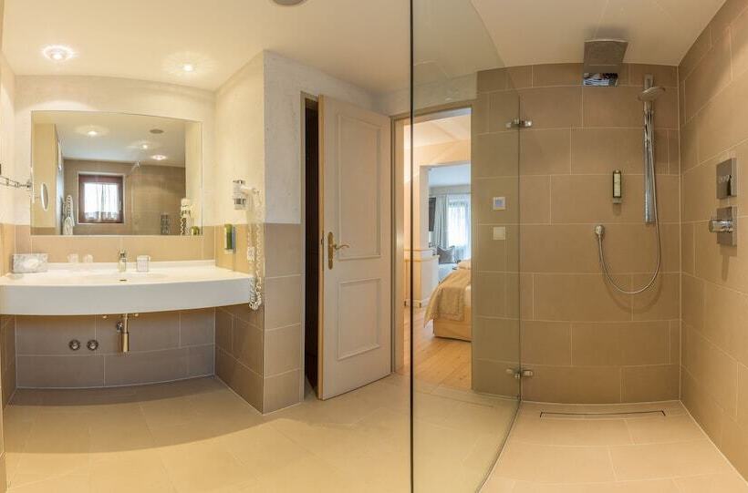 디럭스 스튜디오, Manni Das