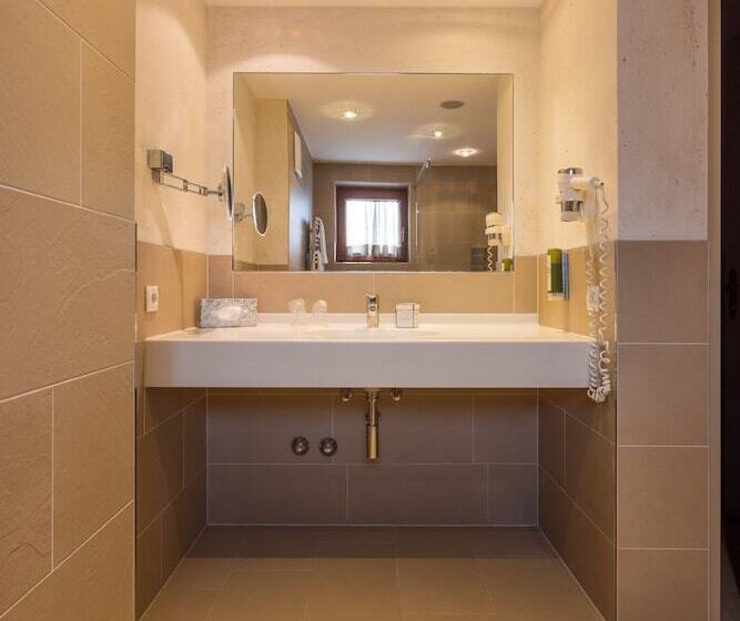 디럭스 스튜디오, Manni Das