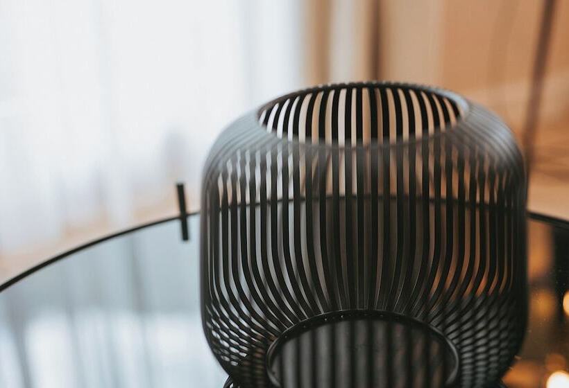 디럭스 스튜디오, Manni Das