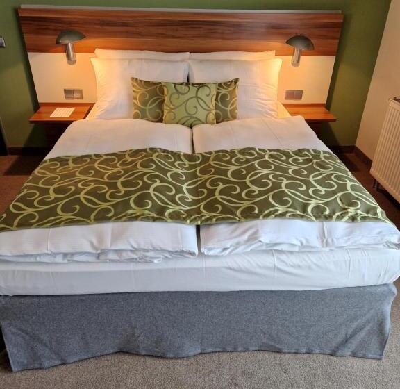 带大床的高级房间, Mercure Tagungs & Landhotel Krefeld