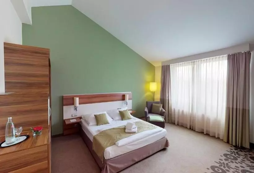 キングサイズベッドのスタンダードルーム, Mercure Tagungs  & Landhotel Krefeld