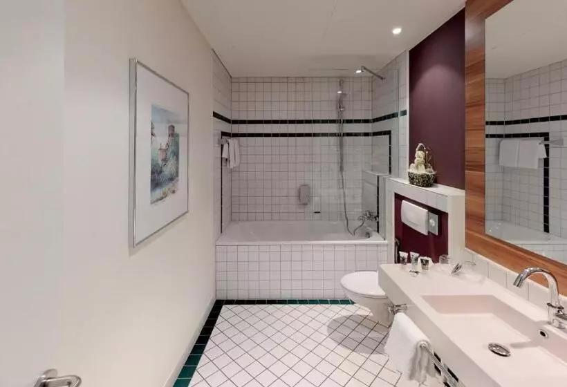 キングサイズベッドのスタンダードルーム, Mercure Tagungs  & Landhotel Krefeld