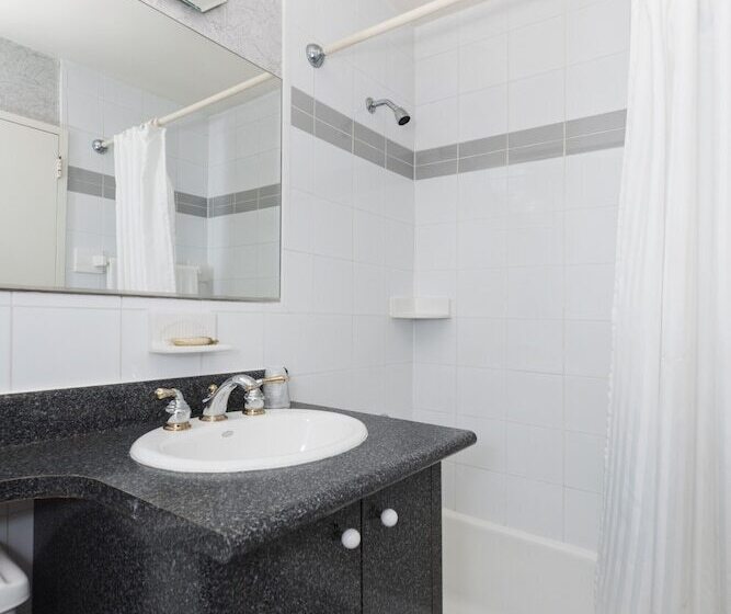 小型套房, Murray Hill East