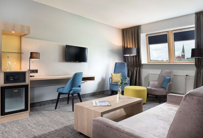 جناح, Ramada By Wyndham Flensburg City