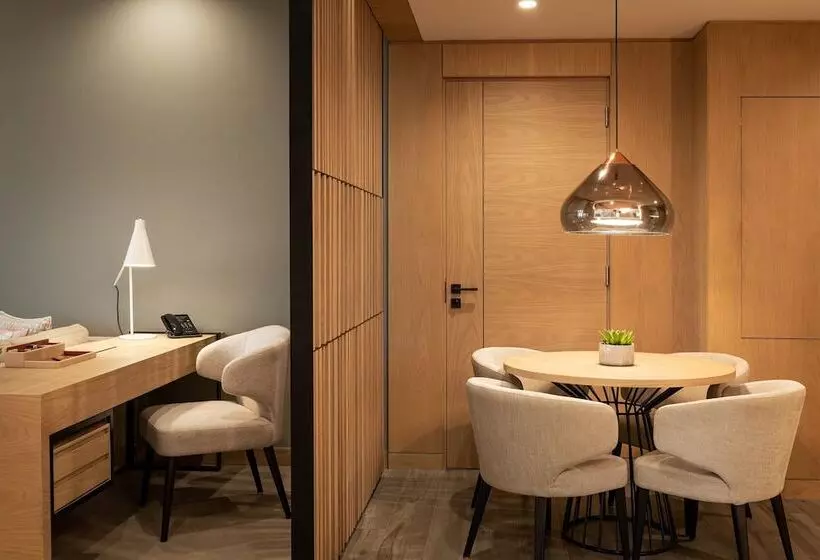 سوئیت رویال, Le Royal Meridien Beach Resort & Spa Dubai