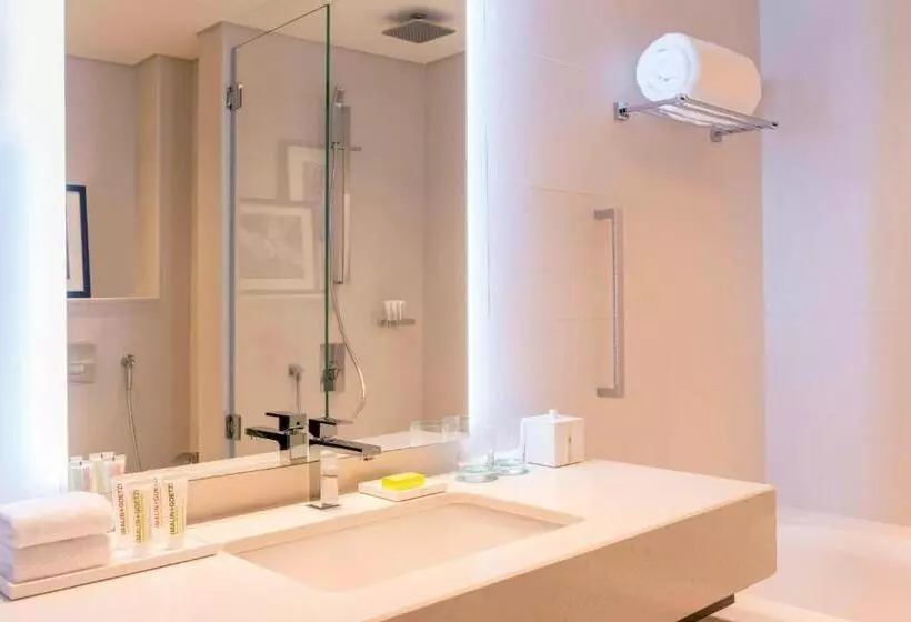 اتاق لوکس با چشم‌انداز دریا, Le Royal Meridien Beach Resort & Spa Dubai