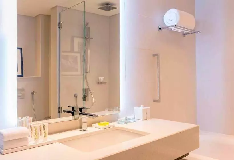 اتاق لوکس با چشم‌انداز شهر, Le Royal Meridien Beach Resort & Spa Dubai
