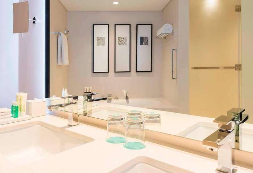 سوییت لوکس, Le Royal Meridien Beach Resort & Spa Dubai