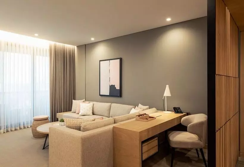 سوئیت رویال, Le Royal Meridien Beach Resort & Spa Dubai