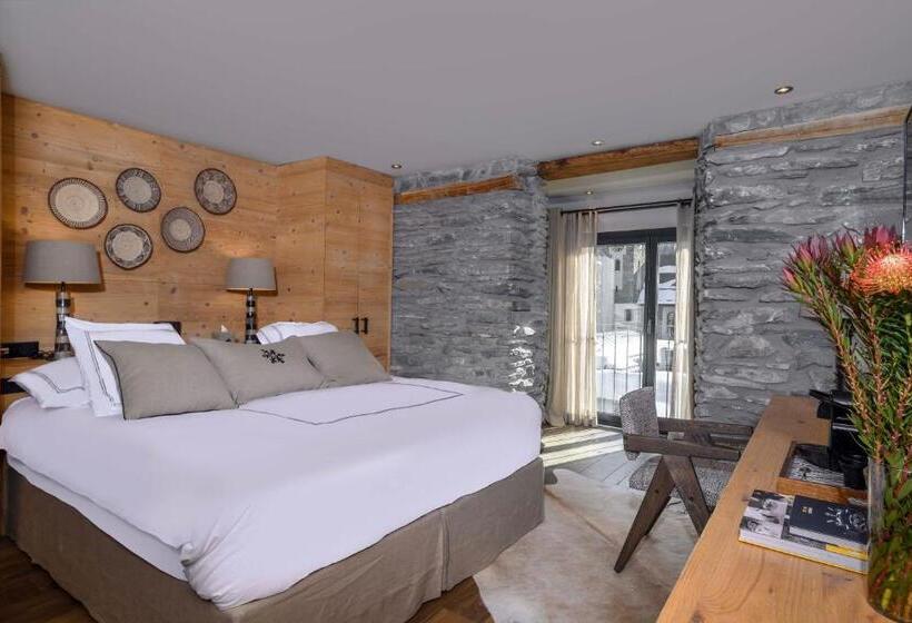Полулюкс, Unique Hotel Post