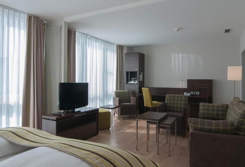 스위트, Holiday Inn Munich Unterhaching, An Ihg